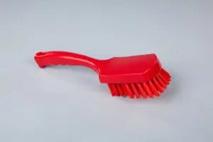Щетка жесткая с короткой ручкой 275х70 красная арт 10548-3